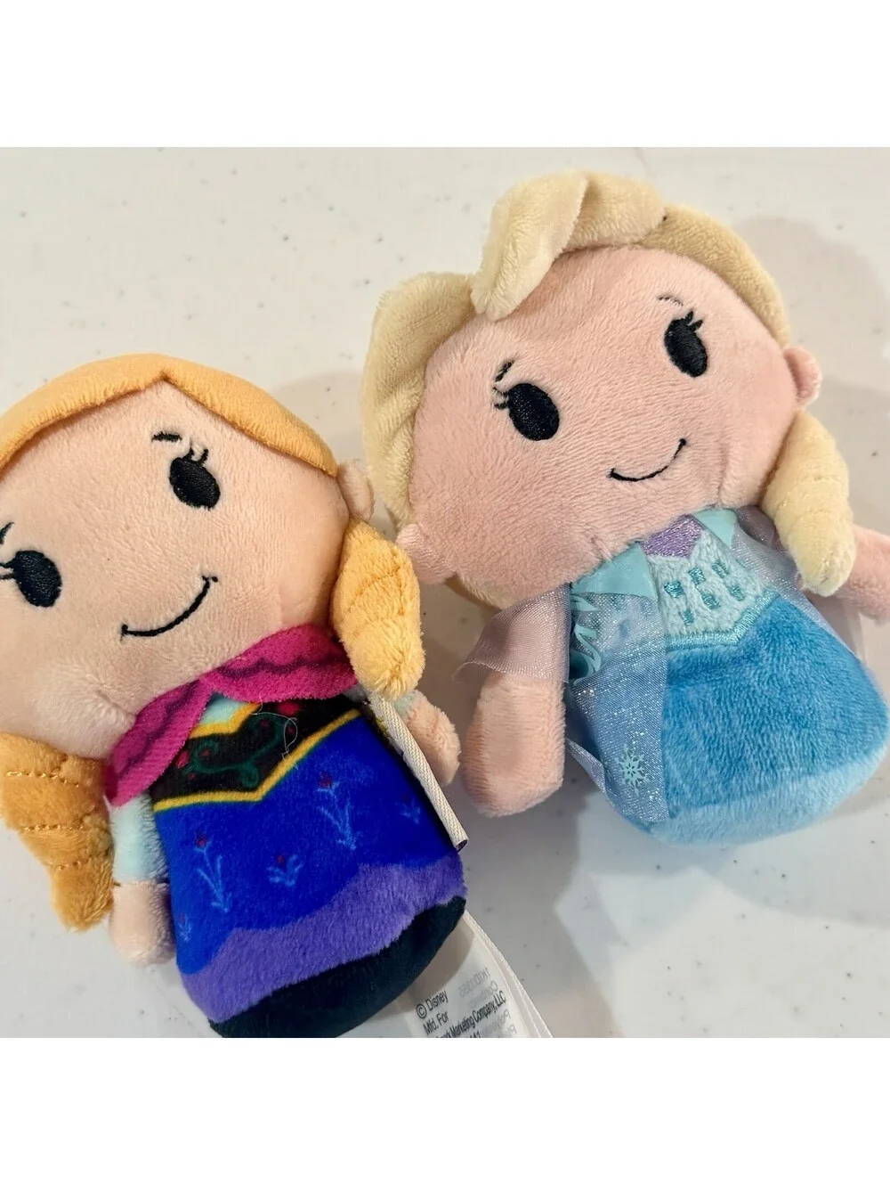 Hallmark Itty Bittys Lot Of 2 - Disney FROZEN Elsa & Anna + Olaf Tsum Tsum  ❄️